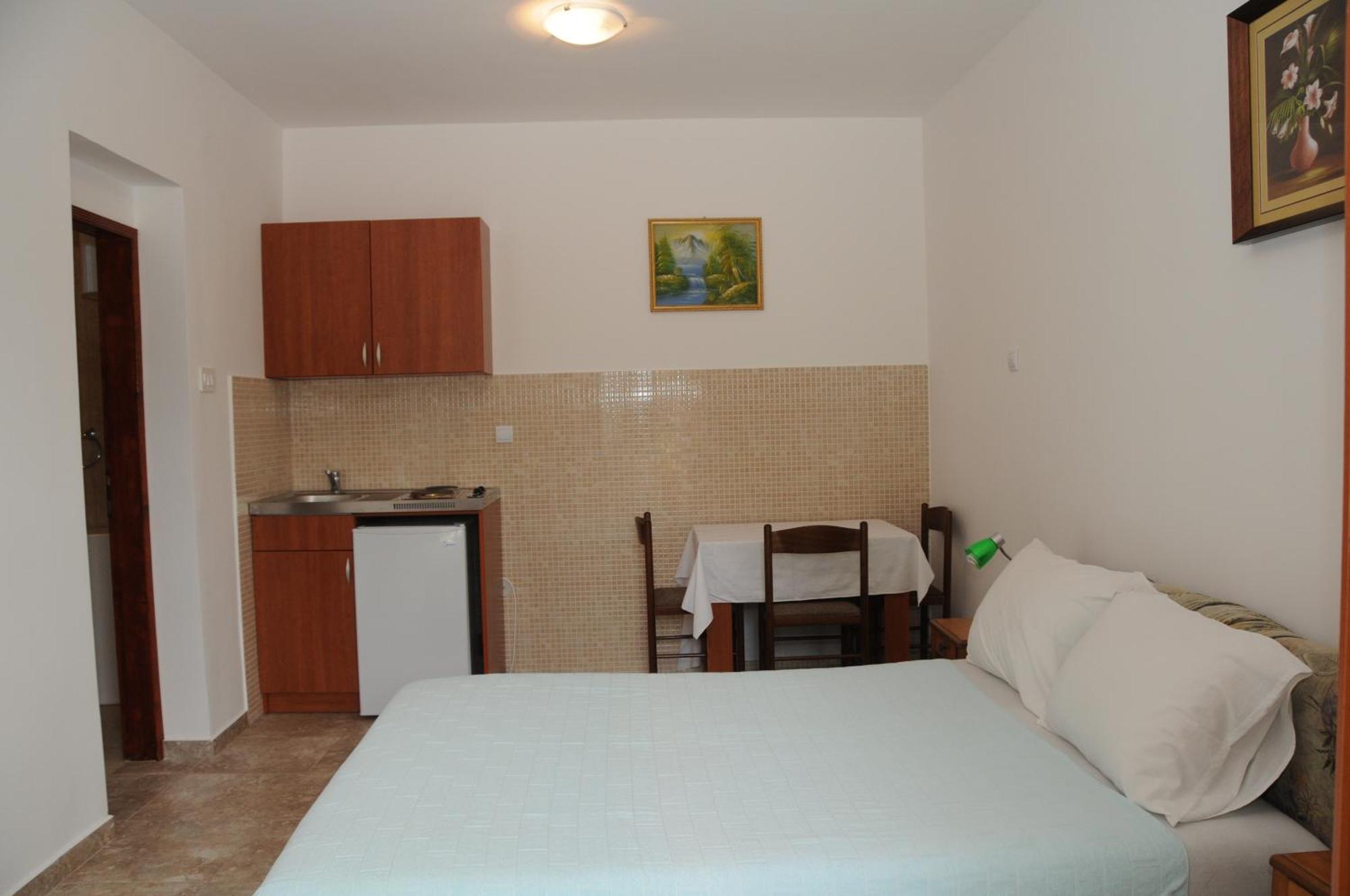 Apartments Dragisic Sveti Stefan Szoba fotó